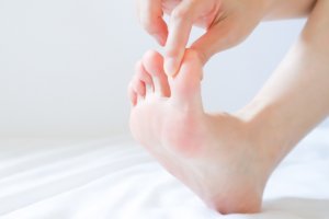 足の親指裏の痛み